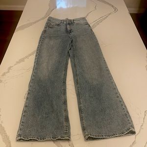 H&M jeans, size 4, great condition! Discounted shipping!